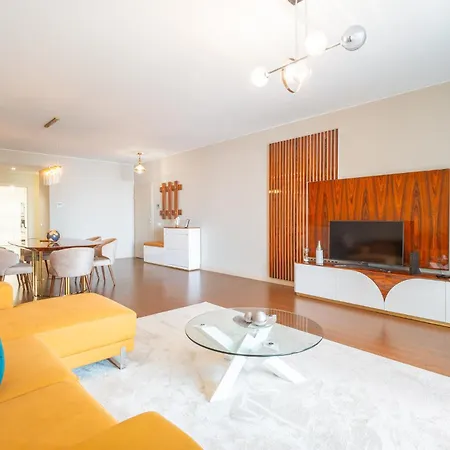 Apartment Royal Sea View-2bedroom-ac-1 Min Walk Restaurants Supermk
