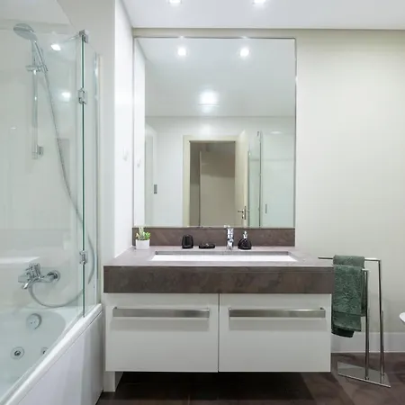 Apartment Royal Sea View-2bedroom-ac-1 Min Walk Restaurants Supermk *