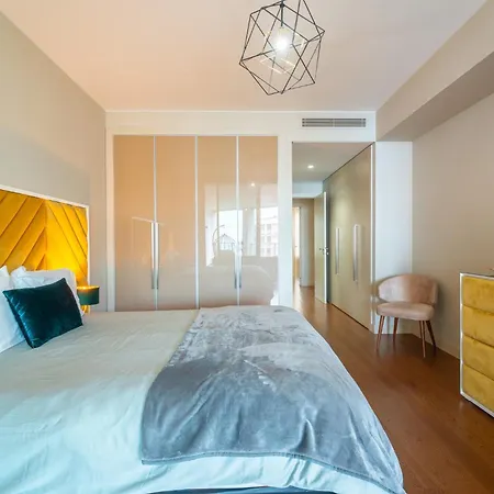 Apartment Royal Sea View-2bedroom-ac-1 Min Walk Restaurants Supermk